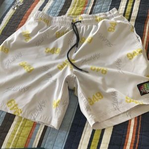 949 slunks white and black